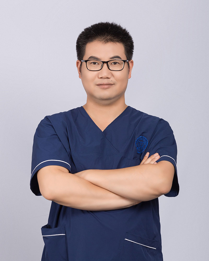汪骏医生形象照